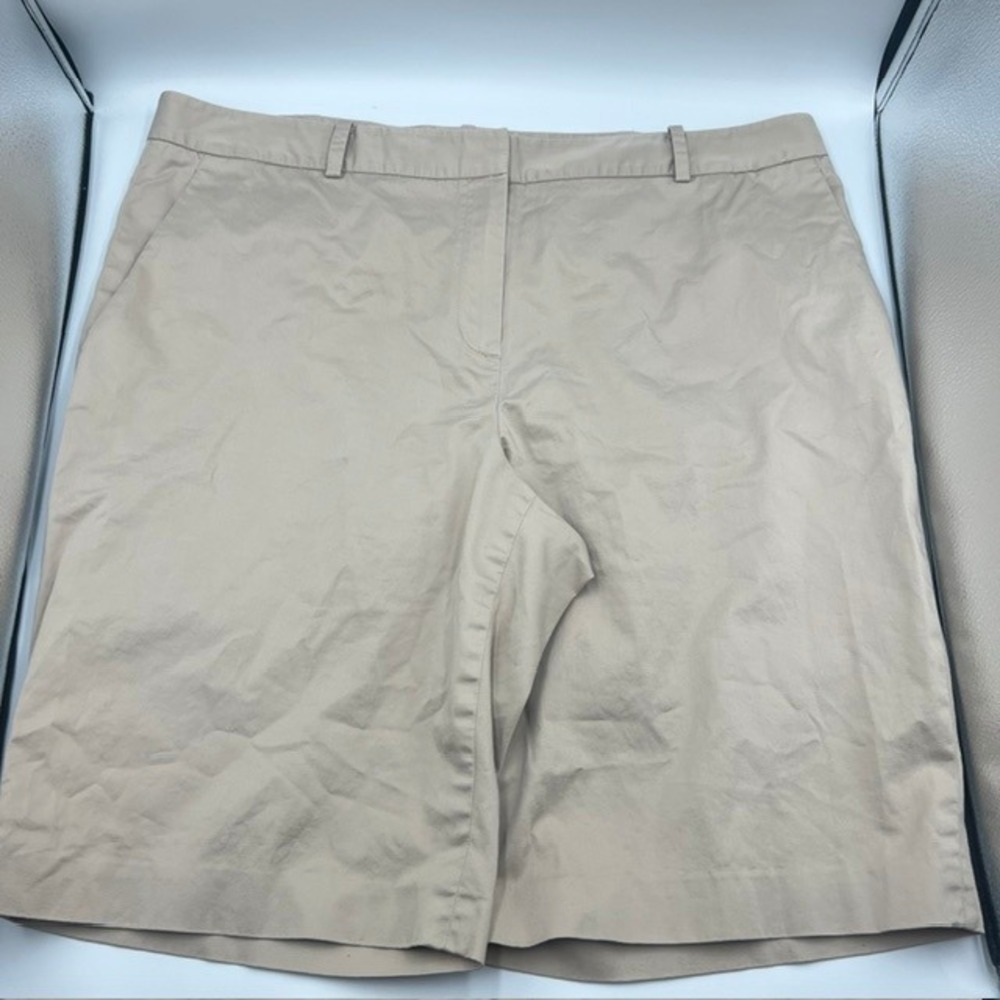 Women's Classic Tailored Khaki Shorts